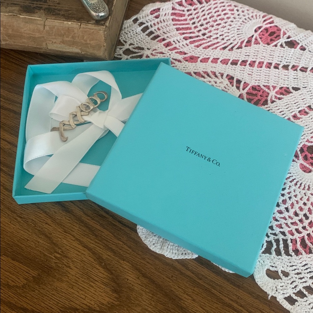 Tiffany & Co Picasso Silver XXXOOO Brooch Pin with a Tiffany box 426